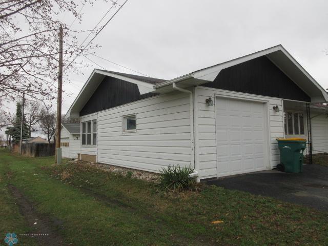 Lidgerwood, North Dakota 58053, United States, 2 Bedrooms Bedrooms, ,2 BathroomsBathrooms,Residential,Pending,60081