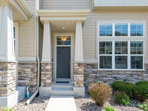 Townhouse For Sale - 7690 77th Way<br/> Victoria, MN 55386