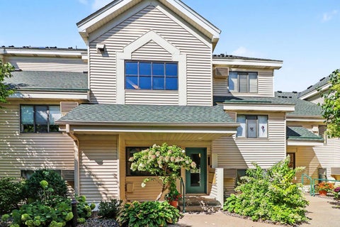 Condo For Sale - 7601 Edinborough Way<br/> Edina, MN 55435