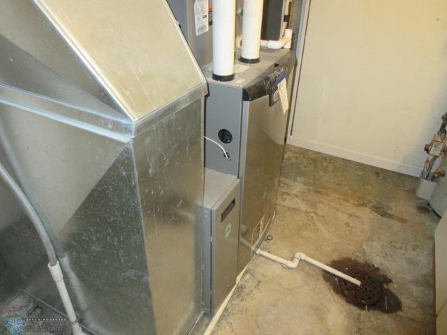 Jamestown, North Dakota 58401, United States, 4 Bedrooms Bedrooms, ,2 BathroomsBathrooms,Residential,Active,95395