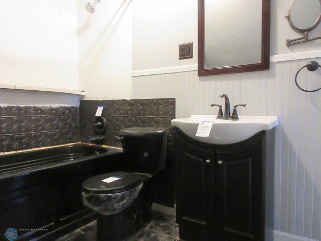 Jamestown, North Dakota 58401, United States, 4 Bedrooms Bedrooms, ,2 BathroomsBathrooms,Residential,Active,95395