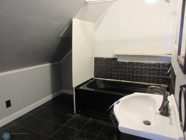 Jamestown, North Dakota 58401, United States, 4 Bedrooms Bedrooms, ,2 BathroomsBathrooms,Residential,Active,95395