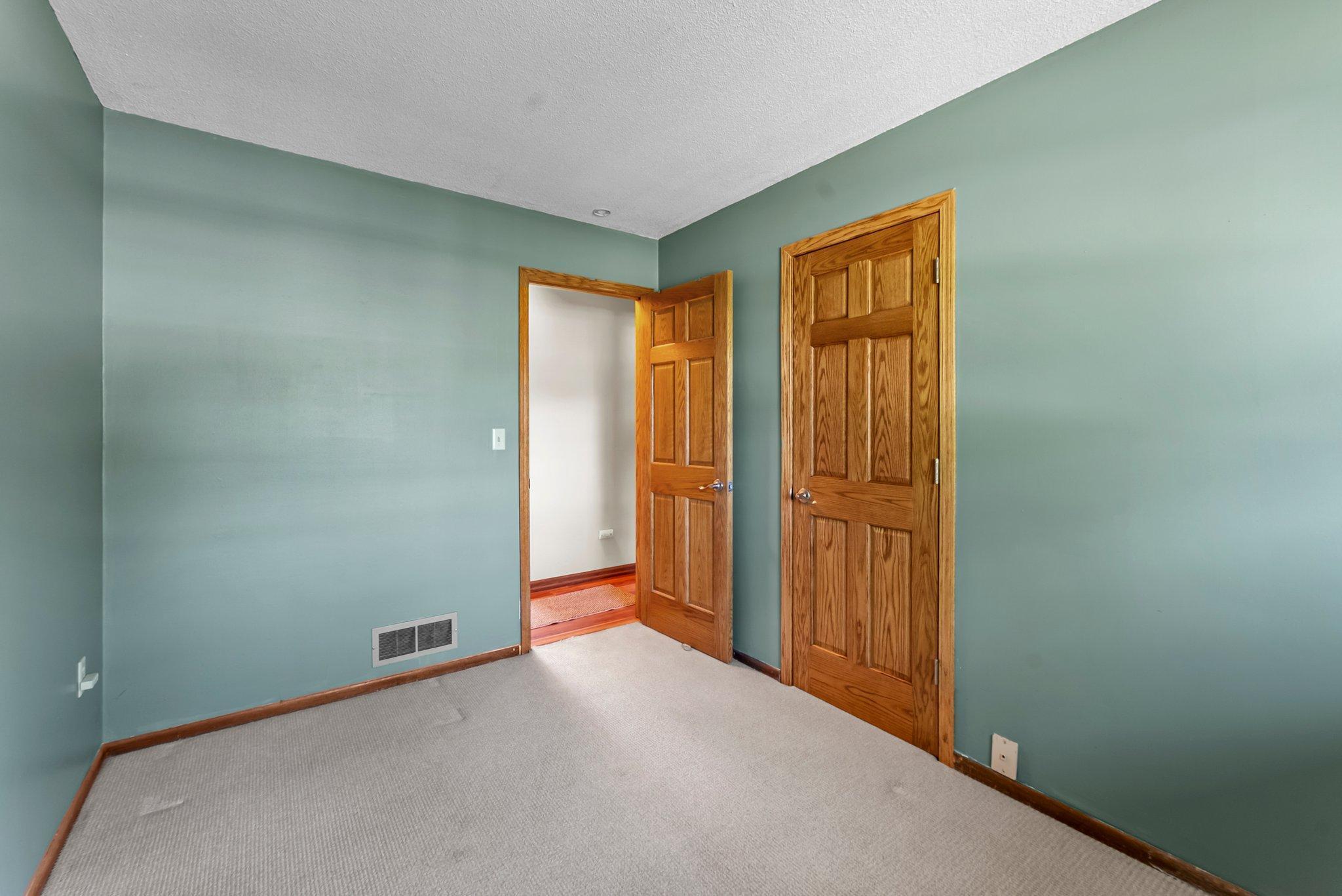972 Birch Street, Circle Pines, Minnesota image 44