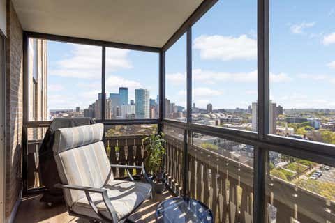 Condo For Sale - 400 Groveland Avenue<br/> Minneapolis, MN 55403
