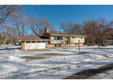 Homes For Sale - 300 Viking Drive<br/> Blue Earth County, Mankato, MN 56001