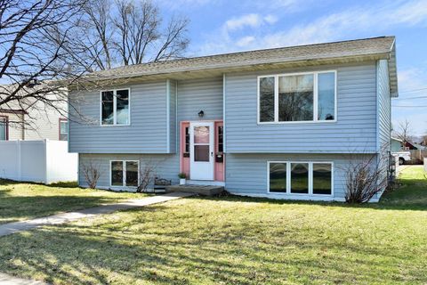 Homes For Sale - 907 E 4th Street<br/> Winona County, Winona, MN 55987