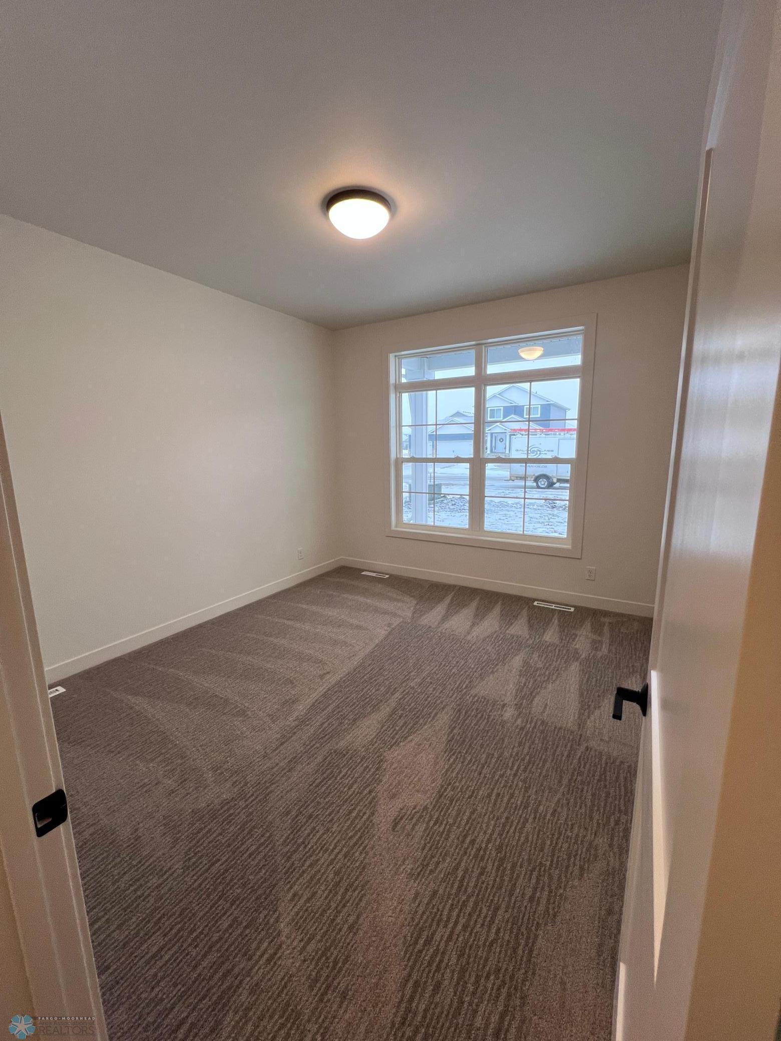 Fargo, North Dakota 58104, United States, 3 Bedrooms Bedrooms, ,3 BathroomsBathrooms,Residential,Pending,23726