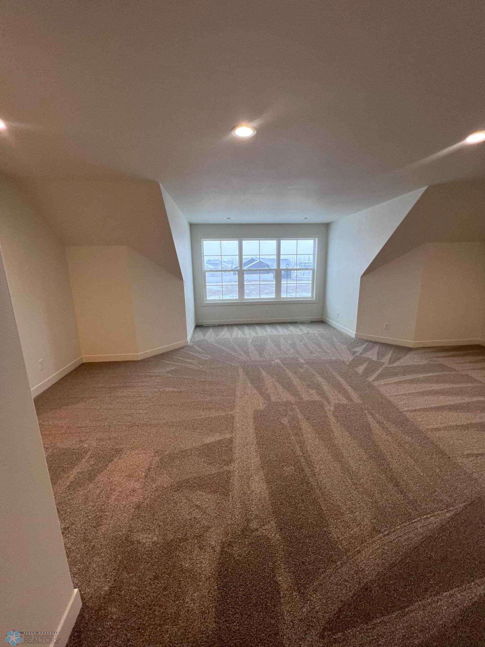 Fargo, North Dakota 58104, United States, 3 Bedrooms Bedrooms, ,3 BathroomsBathrooms,Residential,Pending,23726