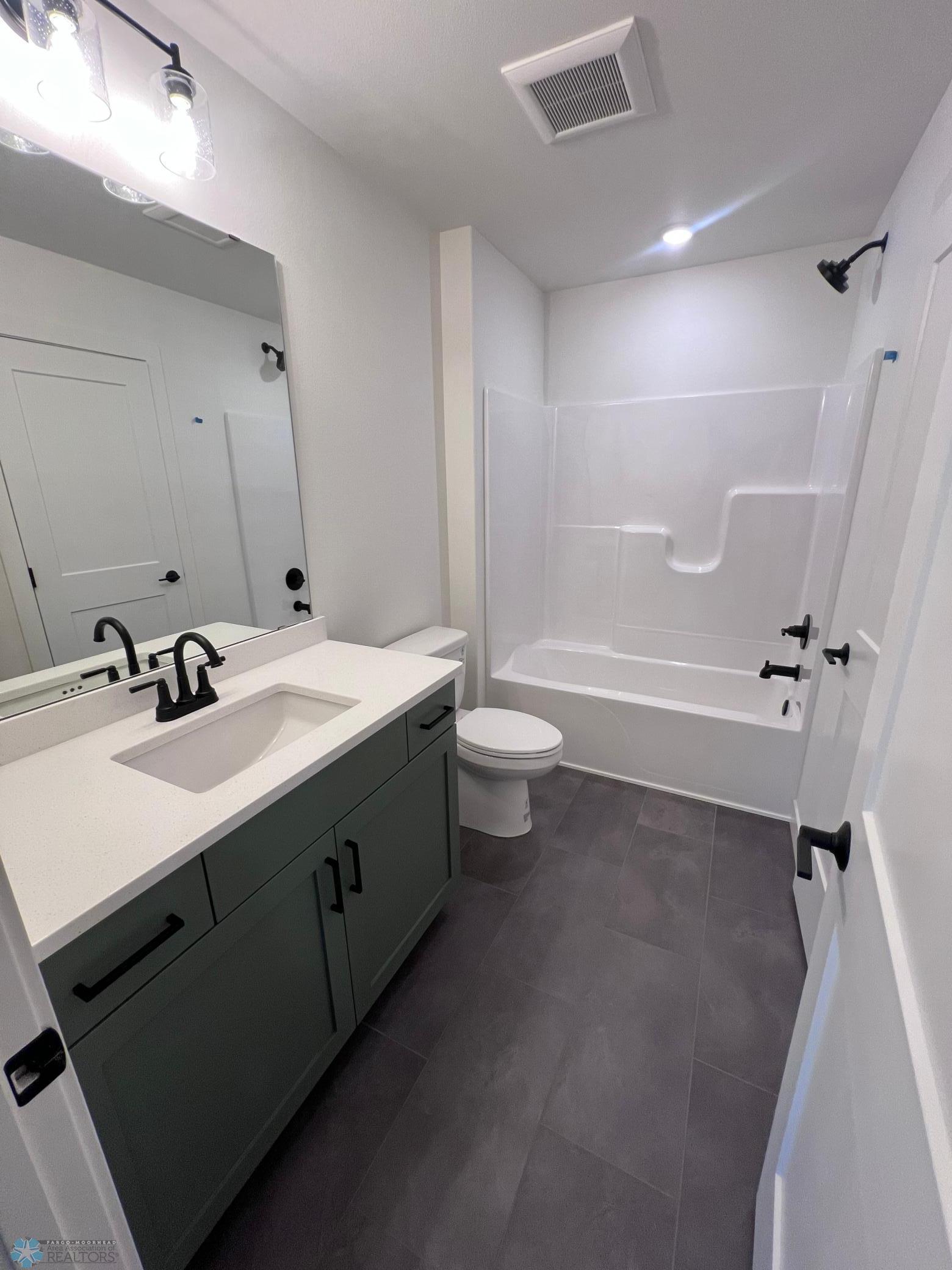 Fargo, North Dakota 58104, United States, 3 Bedrooms Bedrooms, ,3 BathroomsBathrooms,Residential,Pending,23726