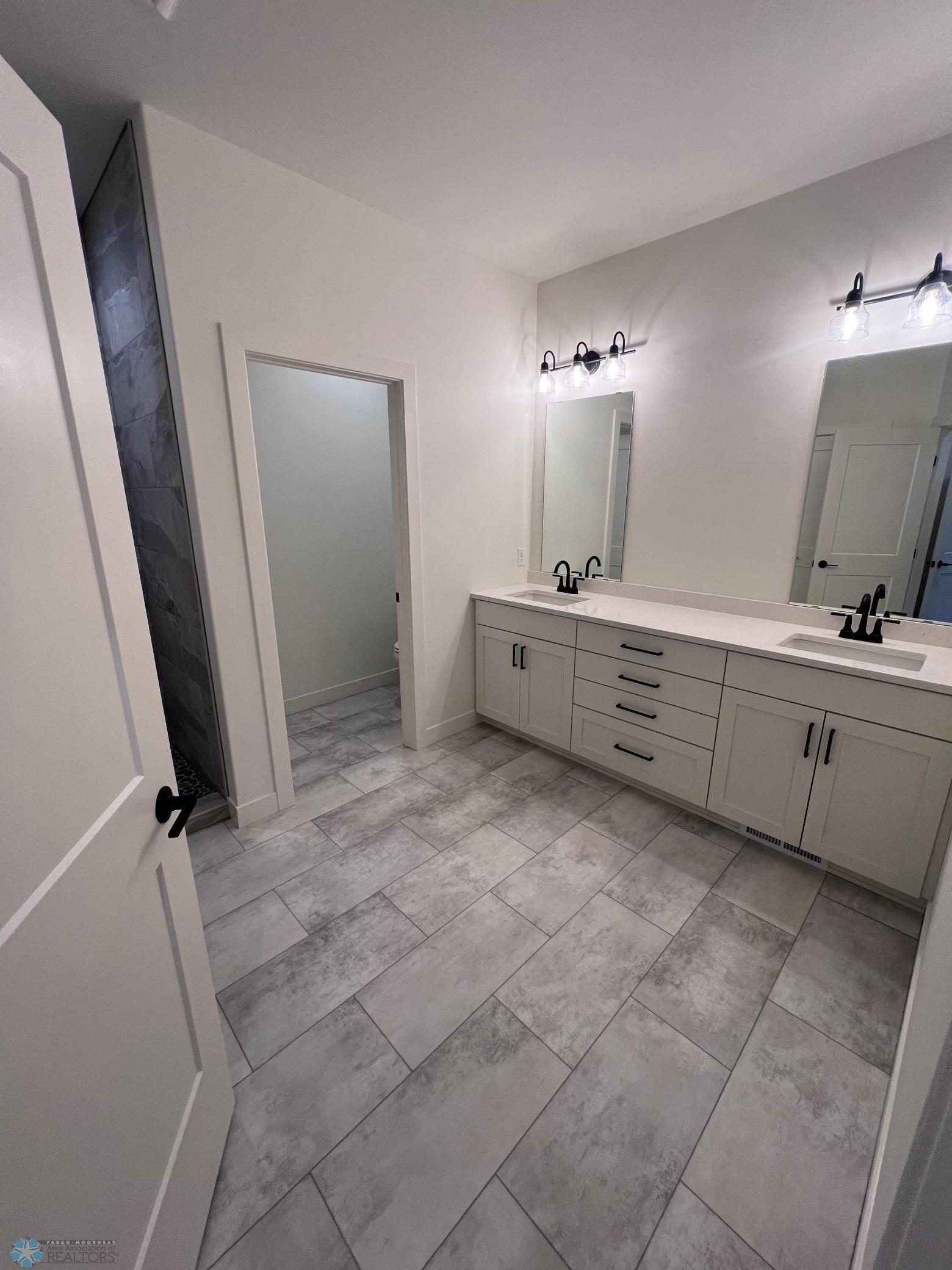 Fargo, North Dakota 58104, United States, 3 Bedrooms Bedrooms, ,3 BathroomsBathrooms,Residential,Pending,23726