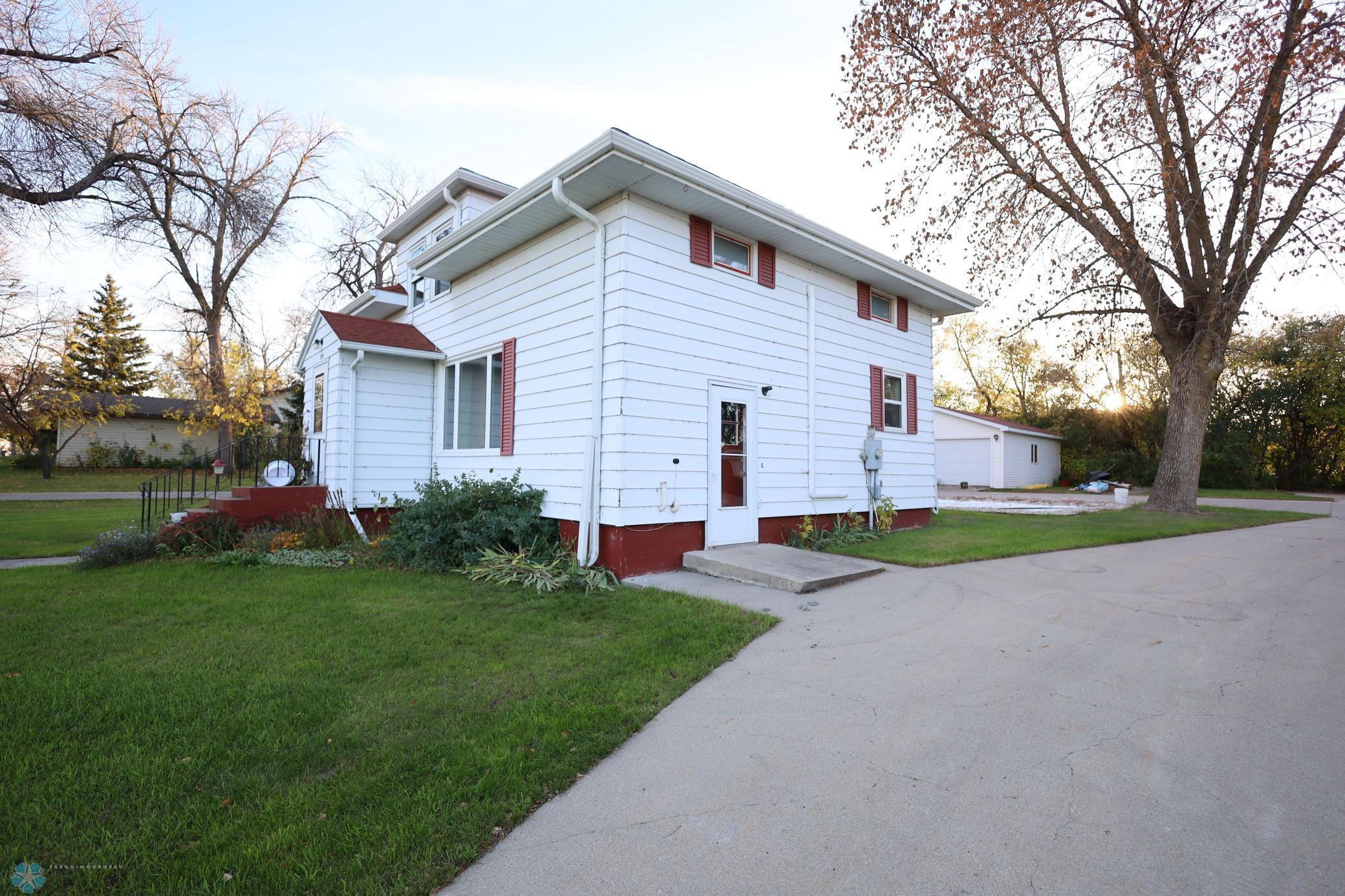 215 3rd Street, Hillsboro, North Dakota image 27