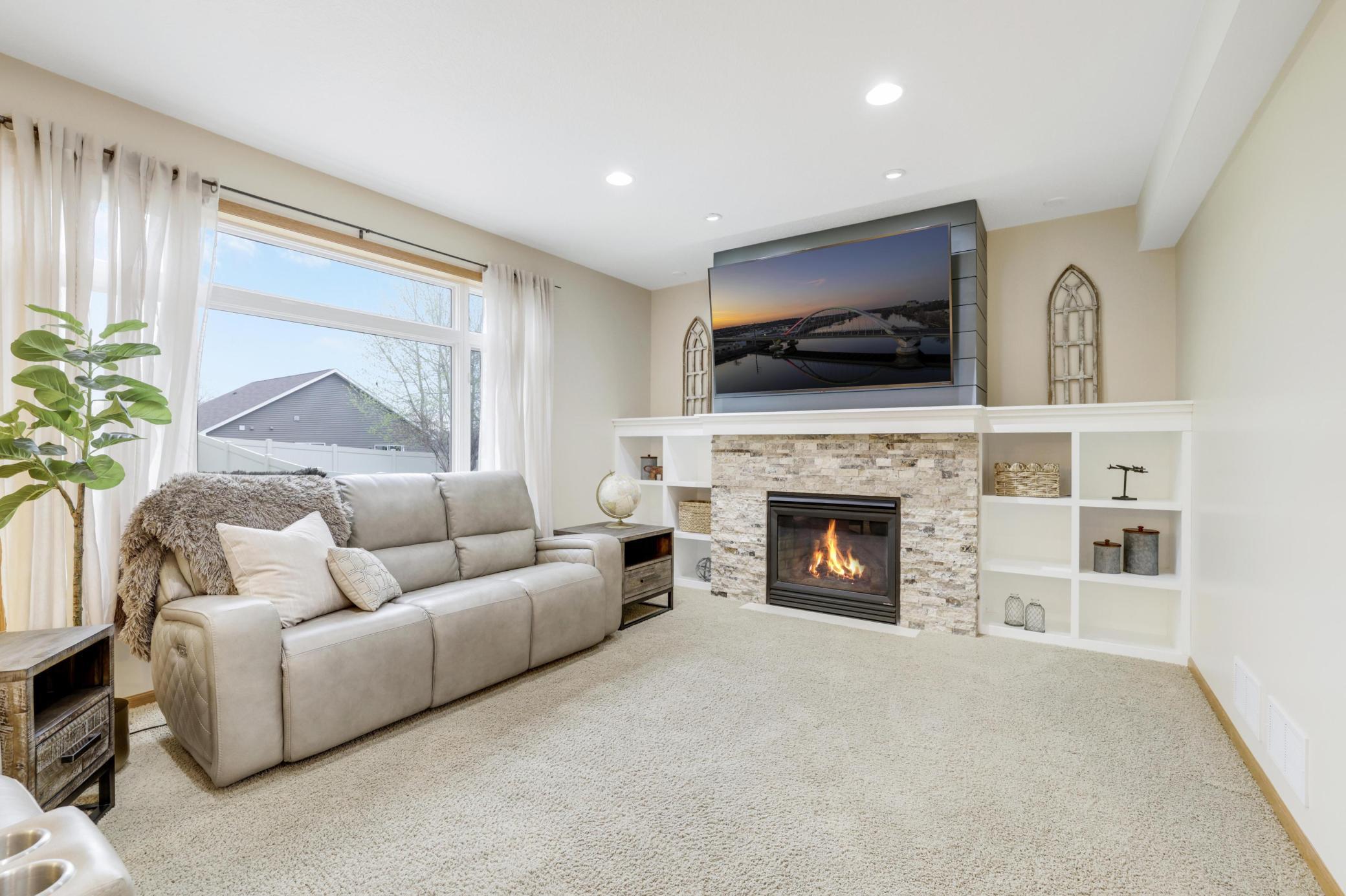 562 Hillside Drive, Prescott, Wisconsin image 4