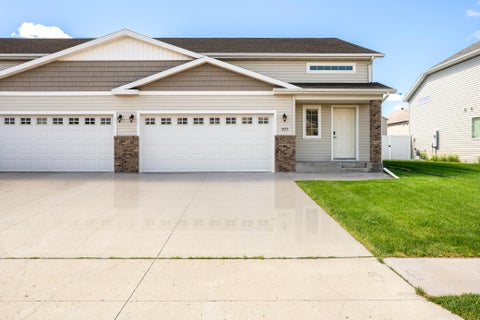 Homes For Sale - 1023 29th Avenue<br/> West Fargo, ND 58078