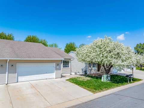Townhouse For Sale - 1020 Primrose Lane<br/> Waconia, MN 55387