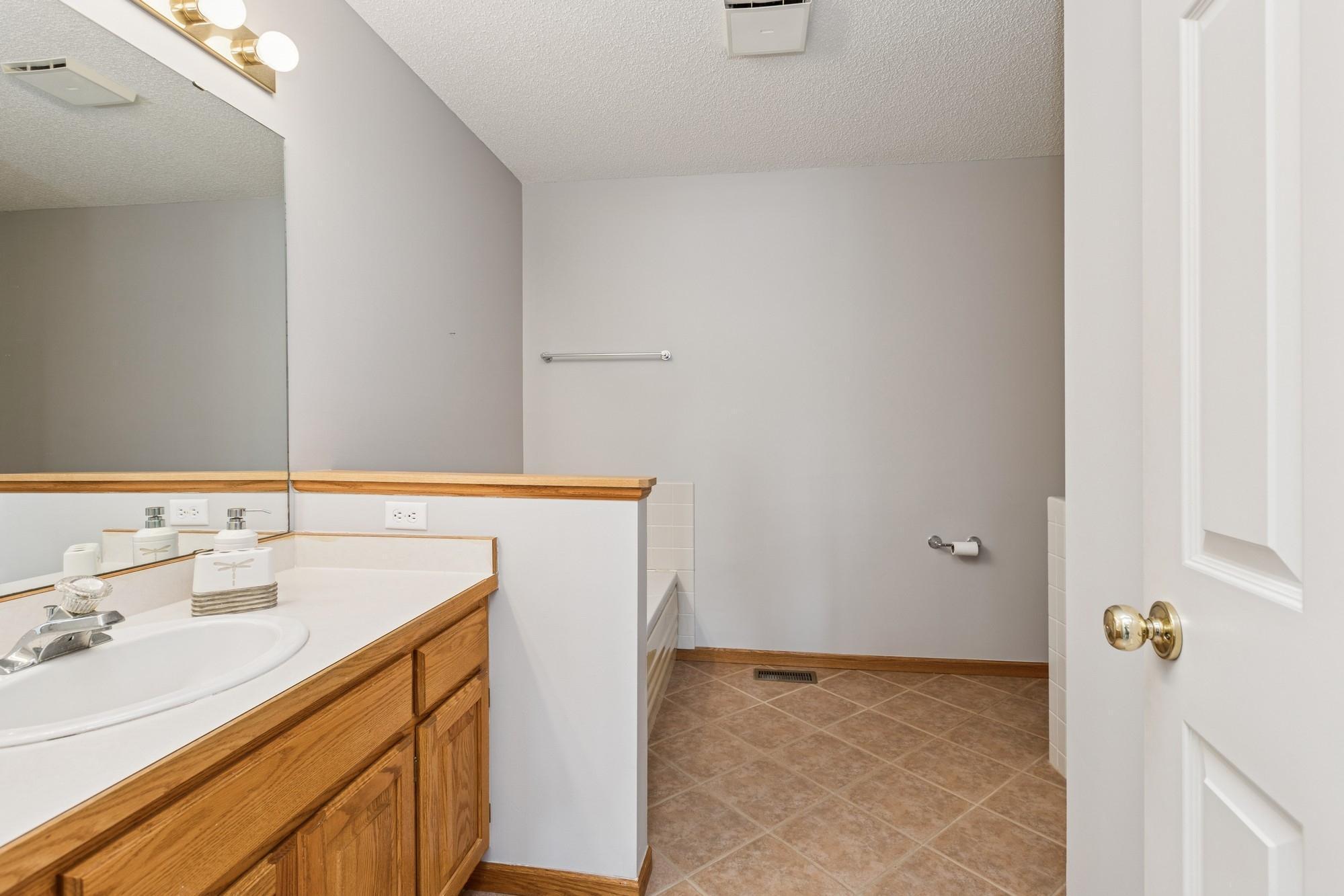 3662 Pond View Point, Saint Paul, Minnesota image 13