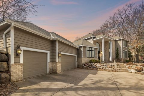 Homes For Sale - 14704 White Oak Drive<br/> Dakota County, Burnsville, MN 55337