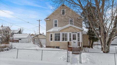 Apartment For Sale - 217 3rd Avenue<br/> Chisholm, MN 55719