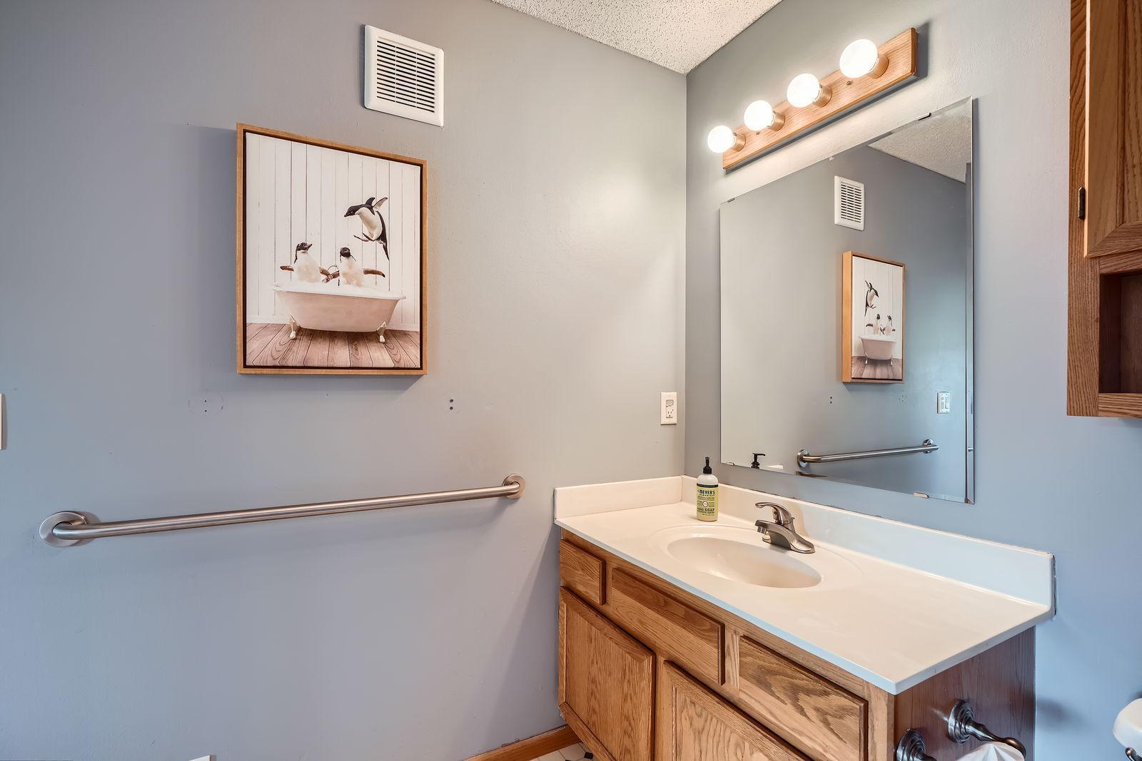17908 Cobblestone Way, Eden Prairie, Minnesota image 23