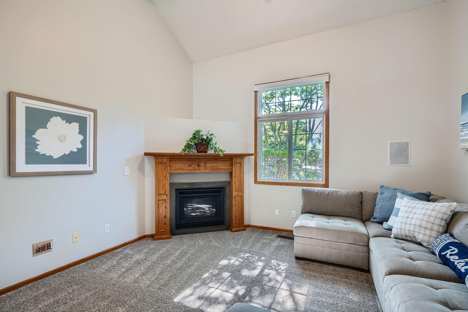 17908 Cobblestone Way, Eden Prairie, Minnesota image 4