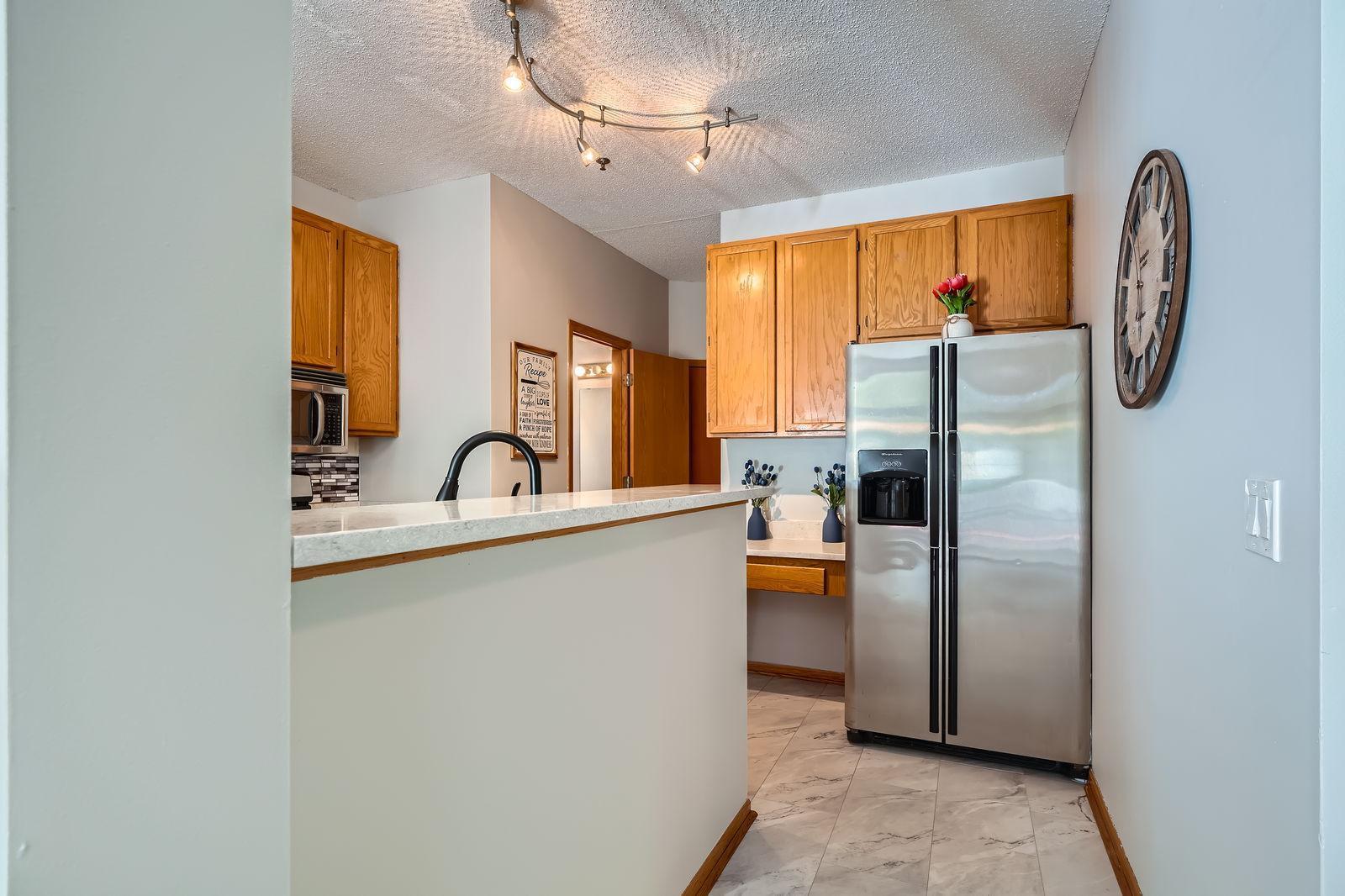 17908 Cobblestone Way, Eden Prairie, Minnesota image 8