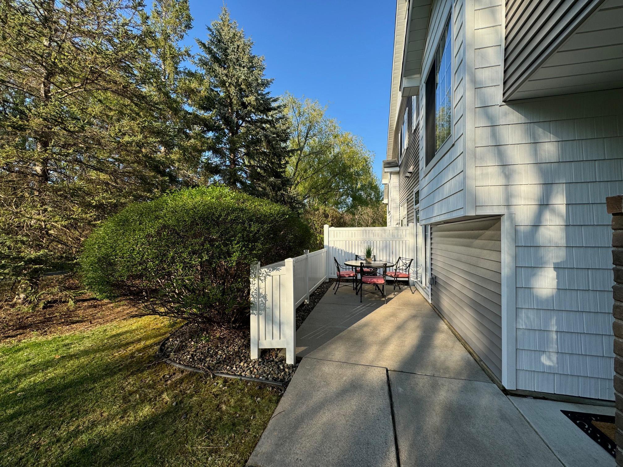17908 Cobblestone Way, Eden Prairie, Minnesota image 3