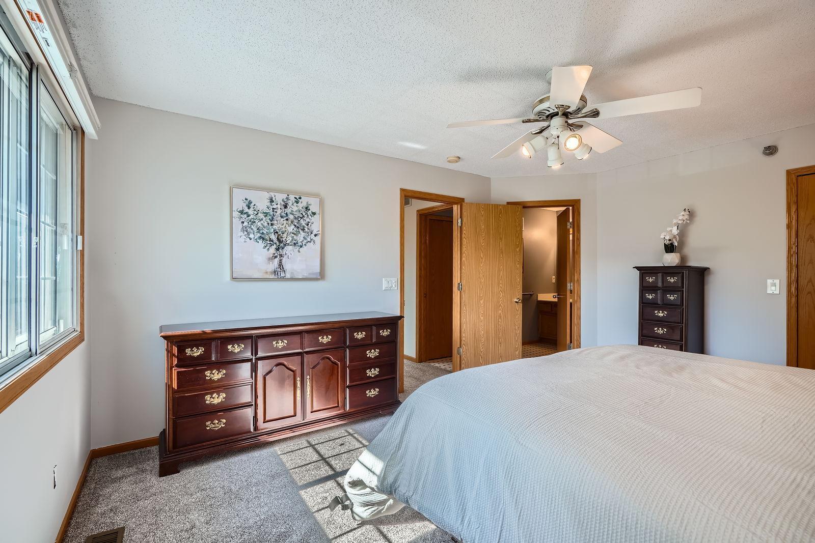 17908 Cobblestone Way, Eden Prairie, Minnesota image 20