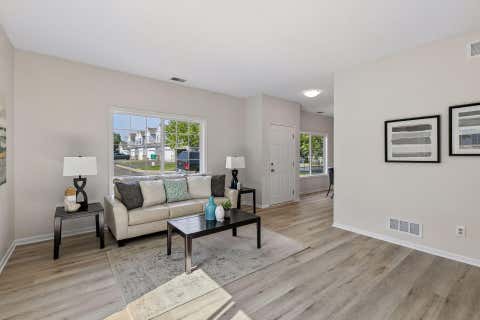 Townhouse For Sale - 1336 Yorkshire Lane<br/> Shakopee, MN 55379