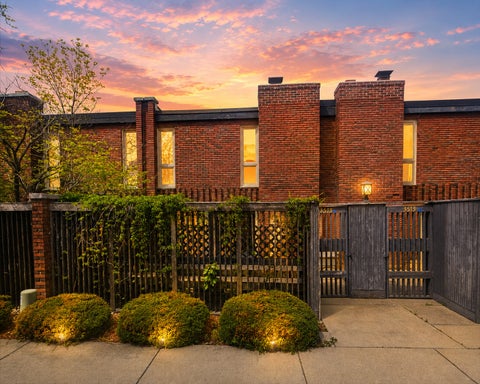 Townhouse For Sale - 3513 37th Avenue<br/> Ramsey County, Minneapolis, MN 55421