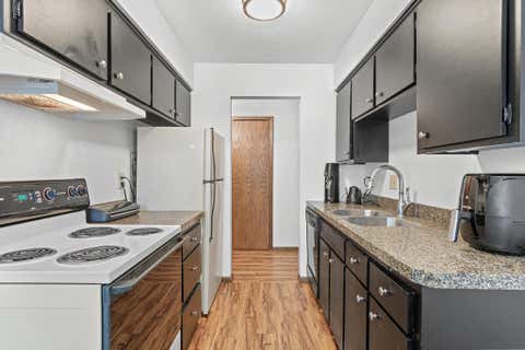 Condo For Sale - 807 11th Avenue<br/> Hopkins, MN 55343