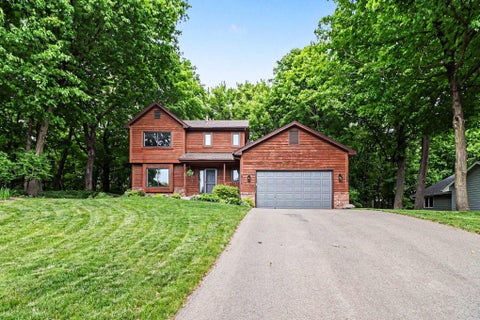 Homes For Sale - 2714 Shadow Wood Court<br/> Chaska, MN 55318