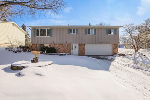 Homes For Sale - 1335 15th Street<br/> Dakota County, Hastings, MN 55033