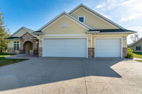 Homes For Sale - 825 5th Street<br/> Pelican Rapids, MN 56572