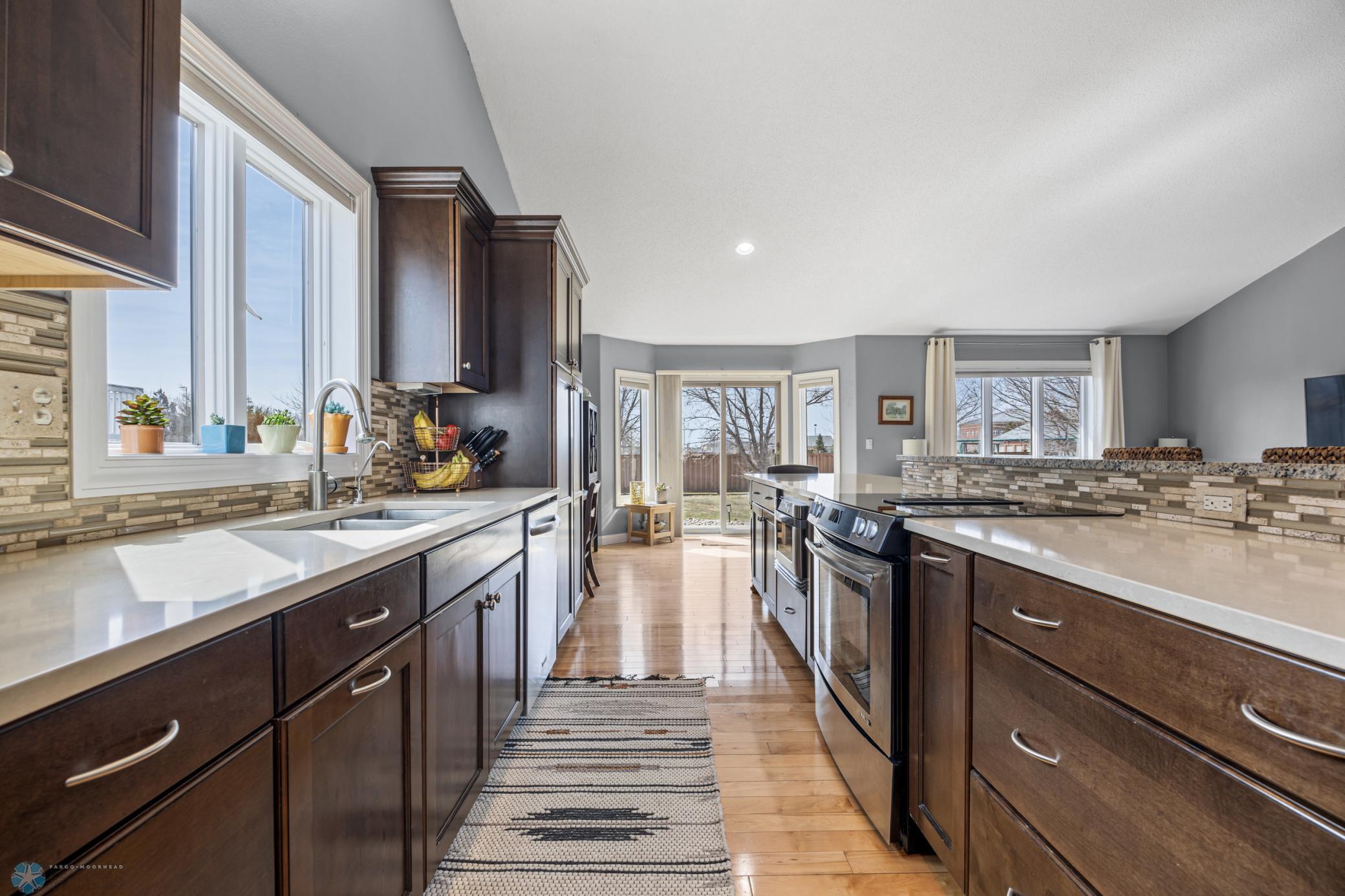 5103 Rose Creek Parkway, Fargo, North Dakota image 11