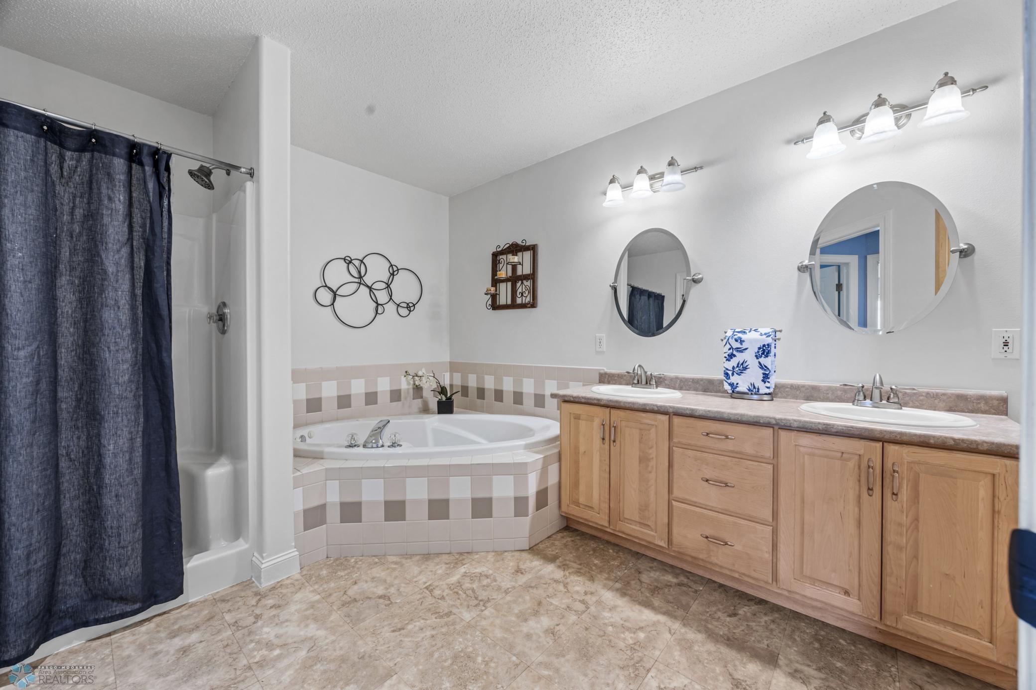 5103 Rose Creek Parkway, Fargo, North Dakota image 20