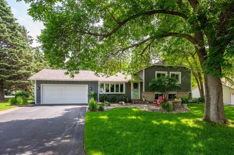 Homes For Sale - 7896 Berkshire Lane<br/> Hennepin County, Maple Grove, MN 55311