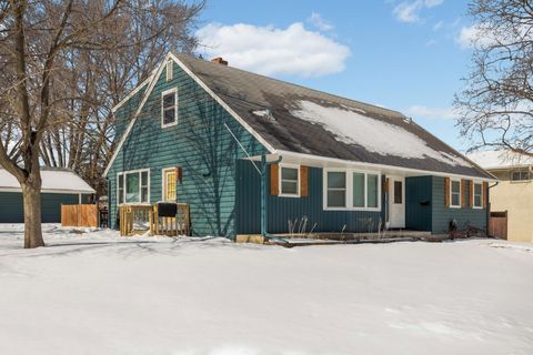 Homes For Sale - 605 Cresthaven Drive<br/> South Saint Paul, MN 55075