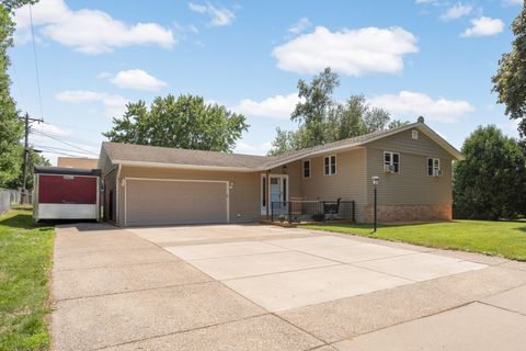 Homes For Sale - 1307 17th Street<br/> Dakota County, Hastings, MN 55033