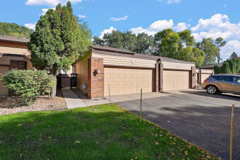 Townhouse For Sale - 4731 Spring Circle<br/> Minnetonka, MN 55345
