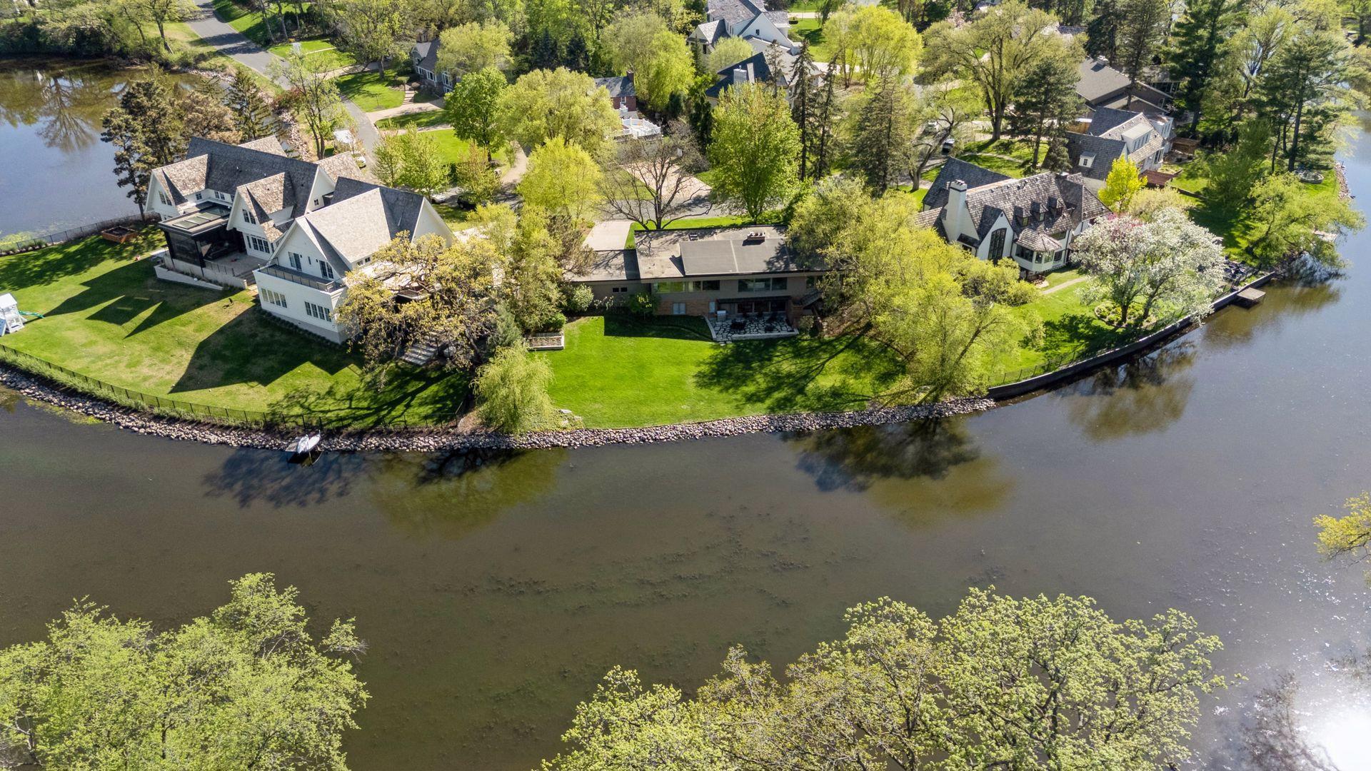 4801 E Sunnyslope Road, Edina, Minnesota image 1