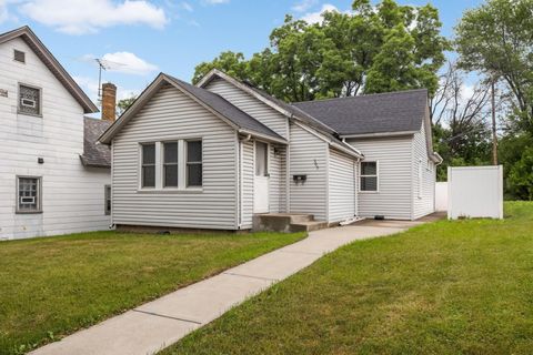 Homes For Sale - 305 Lawson Avenue<br/> Saint Paul, MN 55130