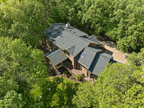 Homes For Sale - 2050 Oakwood Ridge<br/> Chanhassen, MN 55317