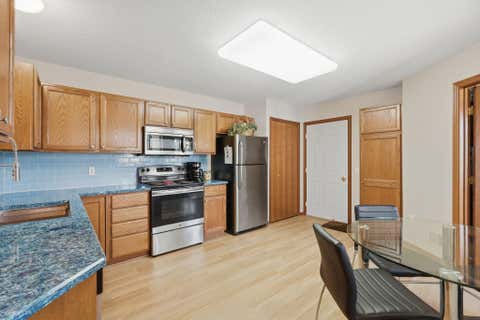 Townhouse For Sale - 762 Lake Ridge Drive<br/> Woodbury, MN 55129