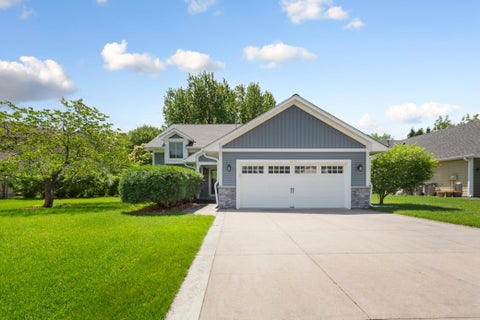 Homes For Sale - 1820 Park Ridge Drive<br/> Chaska, MN 55318