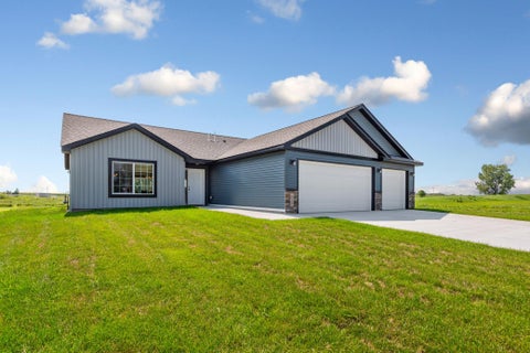 Homes For Sale - 812 Pond View Drive<br/> Arlington, MN 55307