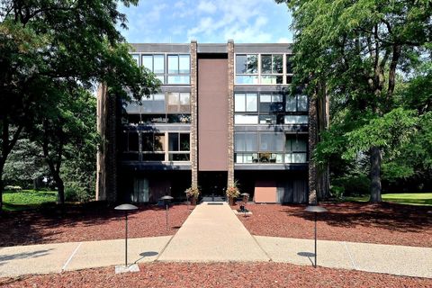 Condo For Sale - 1700 Lexington Avenue<br/> Mendota Heights, MN 55118