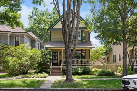 Townhouse For Sale - 484 Laurel Avenue<br/> Saint Paul, MN 55102