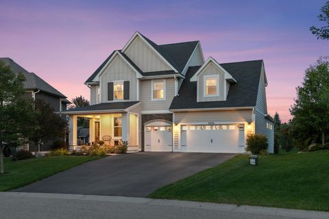 Homes For Sale - 9236 Red Oak Trail<br/> Woodbury, MN 55129