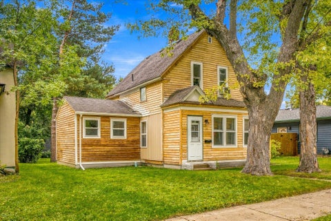 Homes For Sale - 637 3rd Avenue<br/> Isanti County, Cambridge, MN 55008