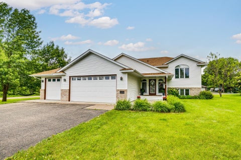 Homes For Sale - 29084 Machmeier Court<br/> Lindstrom, MN 55045