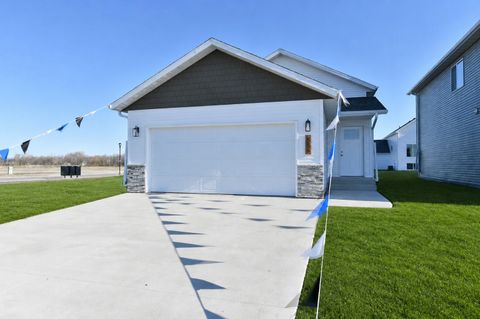 Homes For Sale - 6809 Deer Creek Loop<br/> Horace, ND 58047